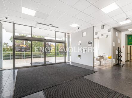 P1133982_web | Pronájem - obchodní prostor, 1 217 m²