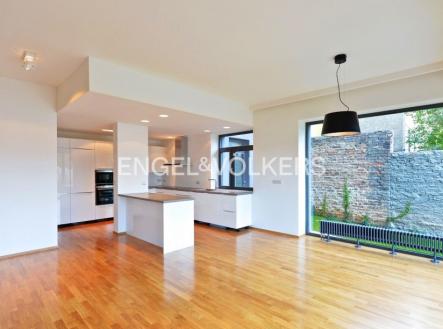 Pronájem - dům/vila, 400 m² obrázek