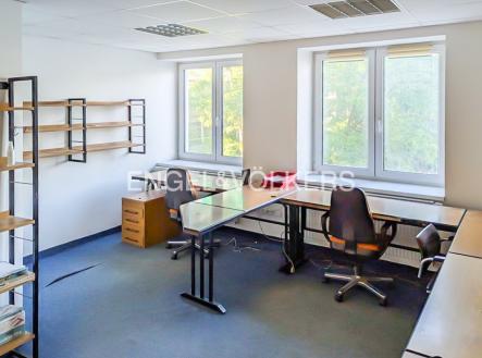 PXL_20250506_165350930.MP_web | Pronájem - kanceláře, 156 m²