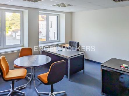 PXL_20250506_165342477.MP_web | Pronájem - kanceláře, 156 m²