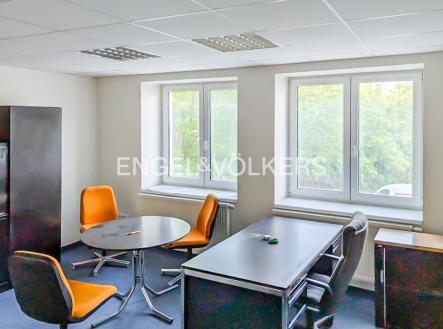 PXL_20250506_165235888_web | Pronájem - kanceláře, 156 m²