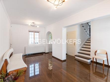 5 | Prodej - dům/vila, 324 m²