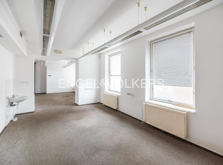3 | Pronájem - komerční objekt, sklad, 1 767 m²