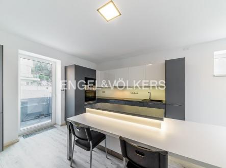 1 | Pronájem - dům/vila, 162 m²