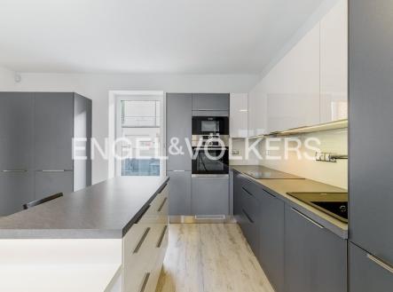 2 | Pronájem - dům/vila, 162 m²