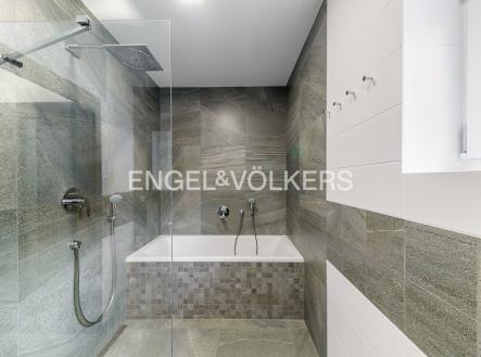 4 | Pronájem - dům/vila, 162 m²