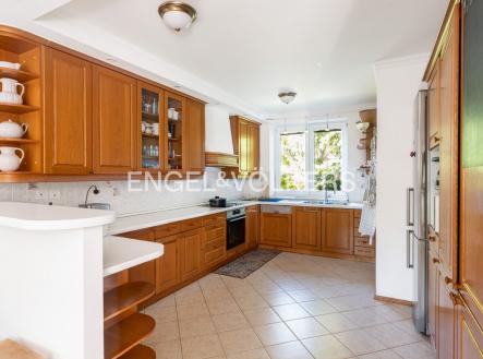 2 | Pronájem - dům/vila, 280 m²