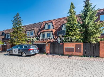 3 | Pronájem - dům/vila, 280 m²