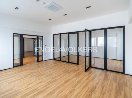 2 | Pronájem - obchodní prostor, 156 m²