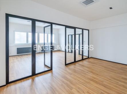 4 | Pronájem - obchodní prostor, 156 m²