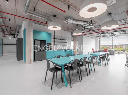 3 (2) | Pronájem - kanceláře, 1 544 m²
