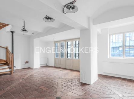 Pronájem - obchodní prostor, 214 m² obrázek