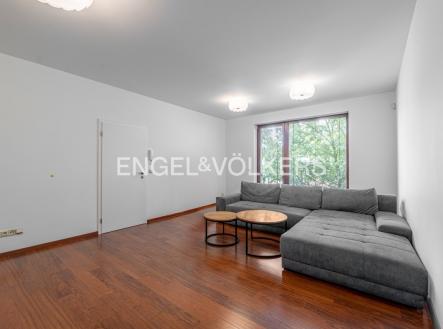 4 (2) | Pronájem - dům/vila, 207 m²