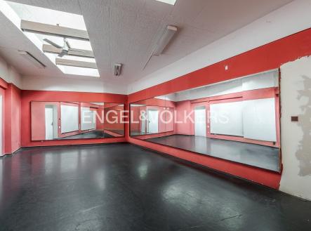 2 | Pronájem - obchodní prostor, 94 m²