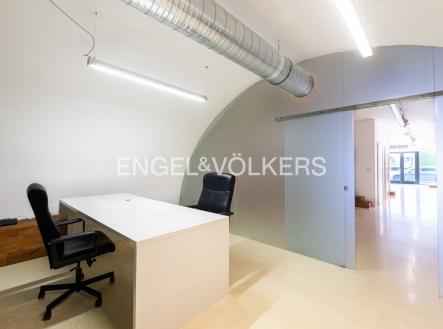 4 | Pronájem - kanceláře, 250 m²