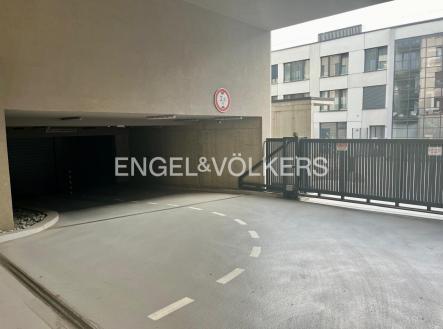 4 | Pronájem - malý objekt/garáž