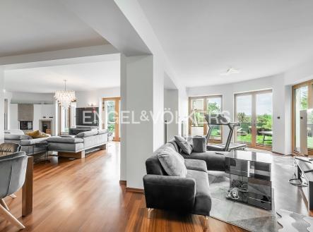 2 | Pronájem - dům/vila, 315 m²