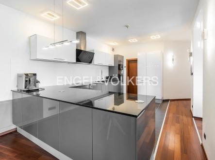 4 | Pronájem - dům/vila, 315 m²