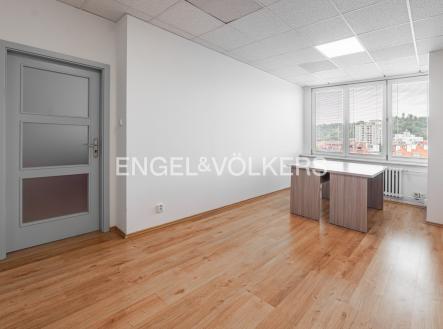 004 (3) | Pronájem - kanceláře, 68 m²