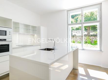 Still 2025-08-22 102328_1.10.1 - kopie_exposé | Pronájem - dům/vila, 540 m²