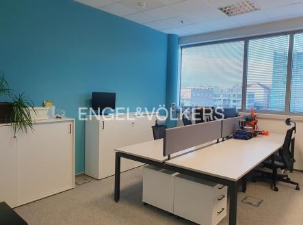 3 (1) | Pronájem - kanceláře, 478 m²