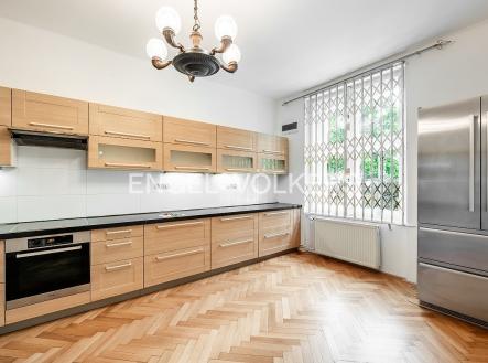 2 | Pronájem - dům/vila, 227 m²