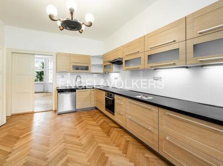 4 | Pronájem - dům/vila, 227 m²