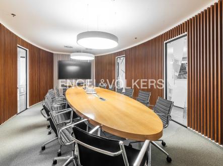 4 | Pronájem - kanceláře, 330 m²