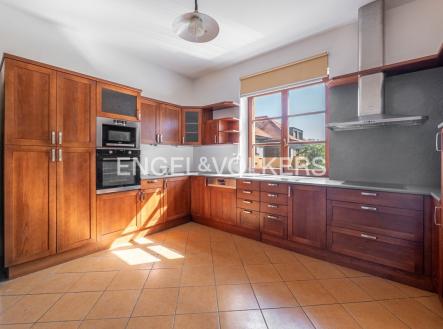 2 | Pronájem - dům/vila, 316 m²
