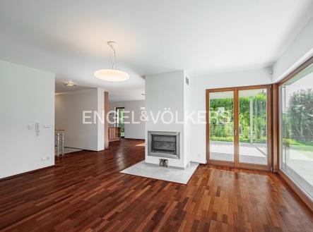 Pronájem - dům/vila, 330 m² obrázek