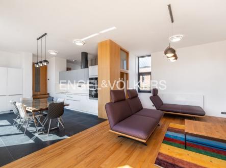 2 (2) | Pronájem - dům/vila, 160 m²