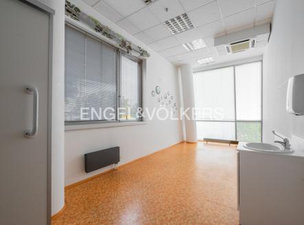 4 | Pronájem - kanceláře, 198 m²