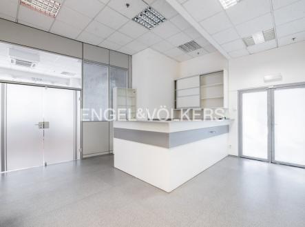 1 | Pronájem - kanceláře, 198 m²