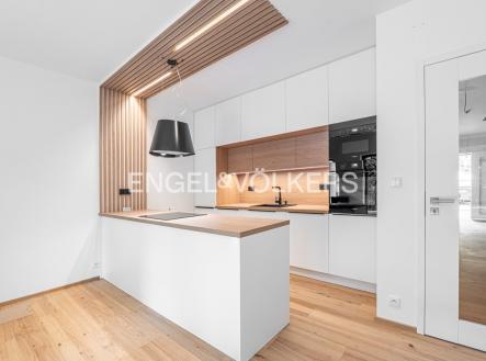 2 | Pronájem - dům/vila, 146 m²