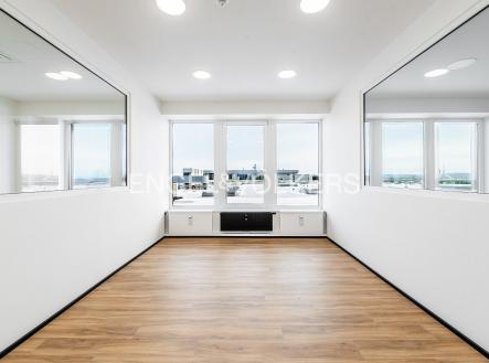 3 | Pronájem - obchodní prostor, 147 m²