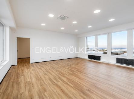 3 | Pronájem - obchodní prostor, 200 m²