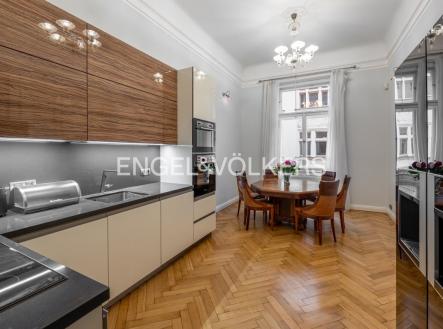 P1401514_web | Pronájem bytu, 4+1, 135 m²