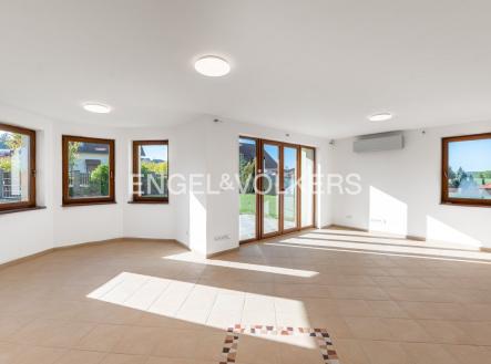 4 | Pronájem - dům/vila, 180 m²