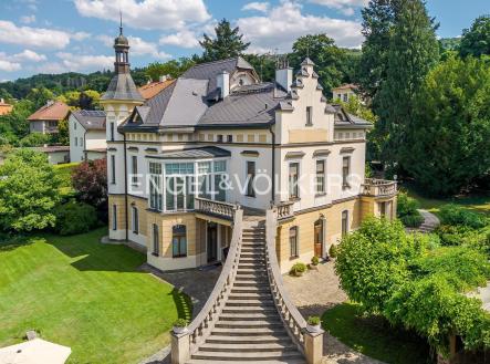 2 (6) | Prodej - dům/vila, 581 m²