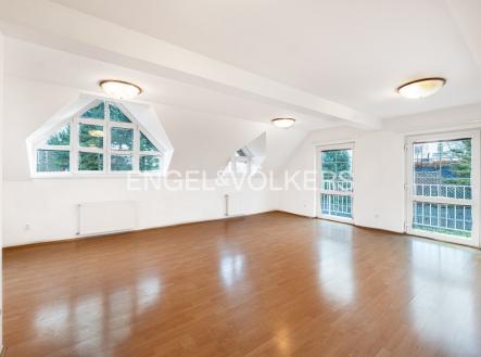 2 | Pronájem - dům/vila, 251 m²