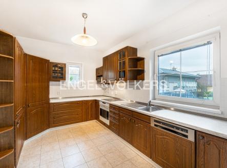 4 | Pronájem - dům/vila, 251 m²