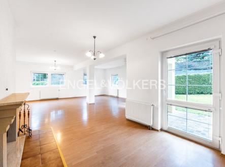 1 | Pronájem - dům/vila, 251 m²