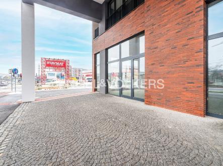 2 | Pronájem - obchodní prostor, 291 m²