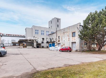 DSC_8986-Enhanced-NR kopie_exposé | Prodej - komerční objekt, sklad, 11 053 m²