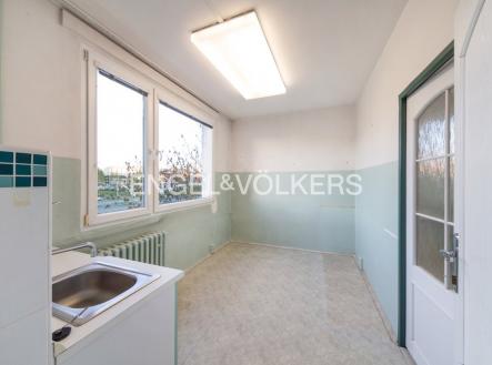 4 | Prodej - obchodní prostor, 68 m²