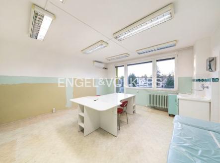 2 | Prodej - obchodní prostor, 68 m²