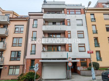 P1466619_web | Pronájem - malý objekt/garáž