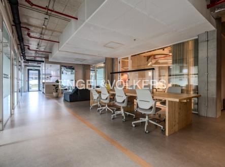 4 | Pronájem - kanceláře, 458 m²