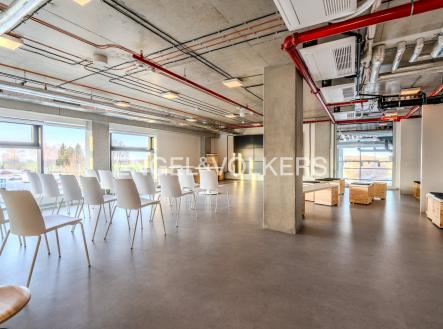 9 | Pronájem - kanceláře, 942 m²