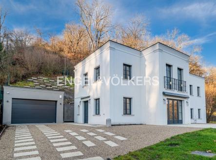 3 (2) | Pronájem - dům/vila, 253 m²